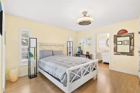 1866 Vamo Drive Sarasota FL 34231