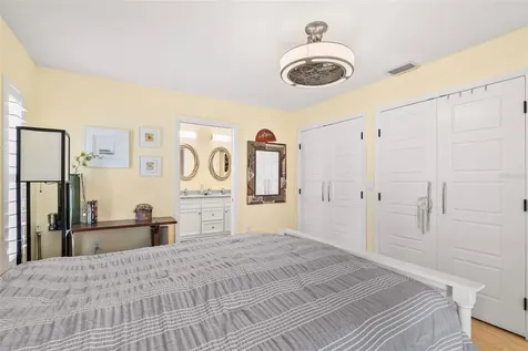 1866 Vamo Drive Sarasota FL 34231