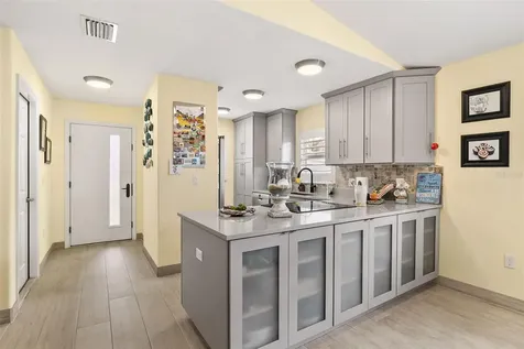 1866 Vamo Drive Sarasota FL 34231