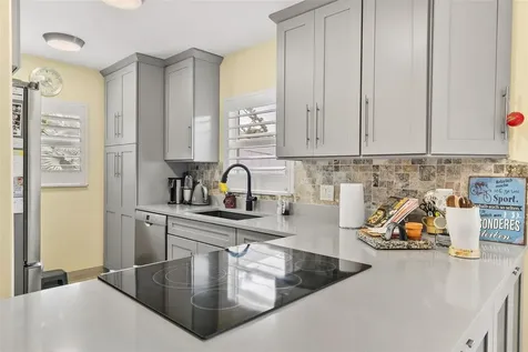 1866 Vamo Drive Sarasota FL 34231
