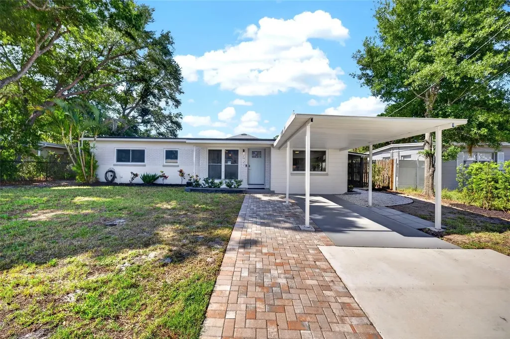 2922 W Averill Avenue Tampa FL 33611