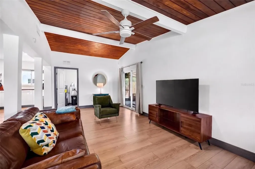 2922 W Averill Avenue Tampa FL 33611