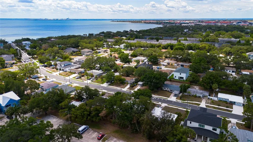 2922 W Averill Avenue Tampa FL 33611