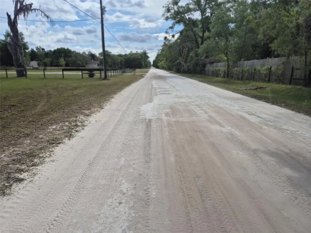 14051 SE 26th Street Morriston FL 32668