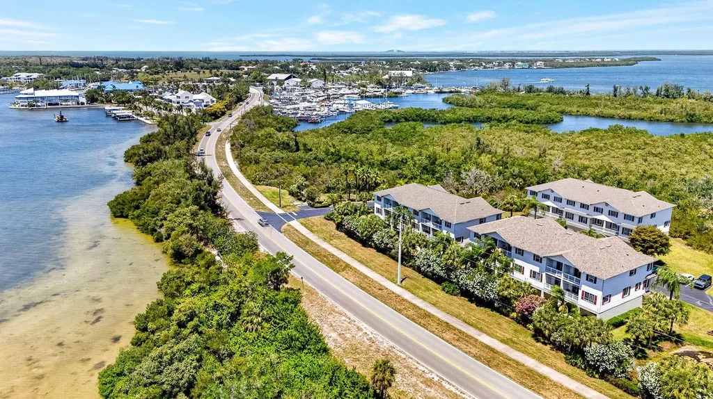 3607 10th Ln W Palmetto FL 34221