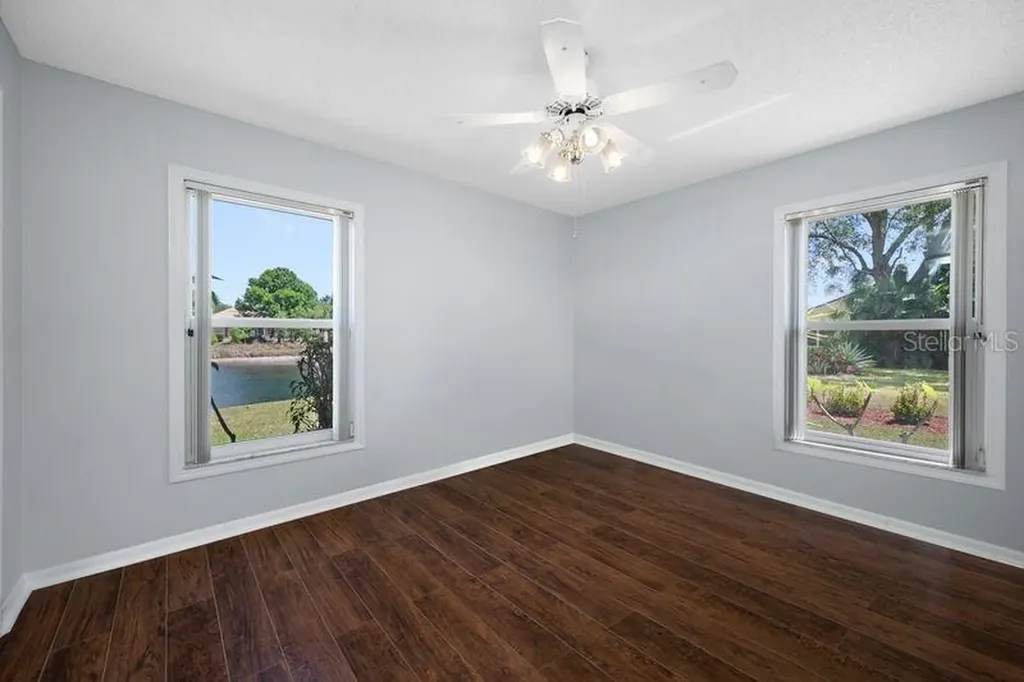 5321 Gardens Drive Sarasota FL 34243