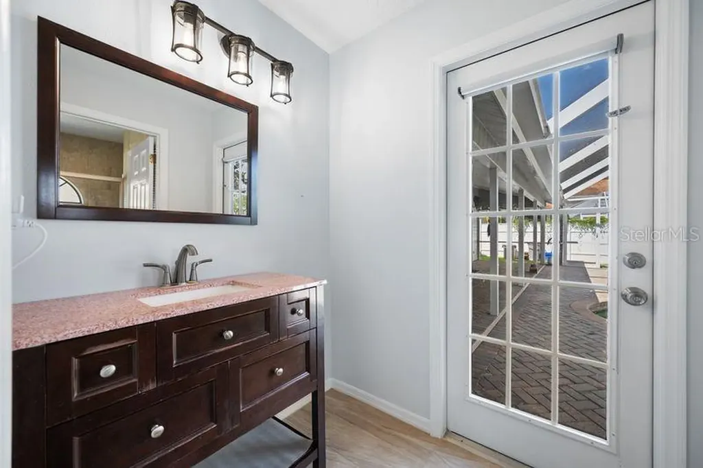 5321 Gardens Drive Sarasota FL 34243