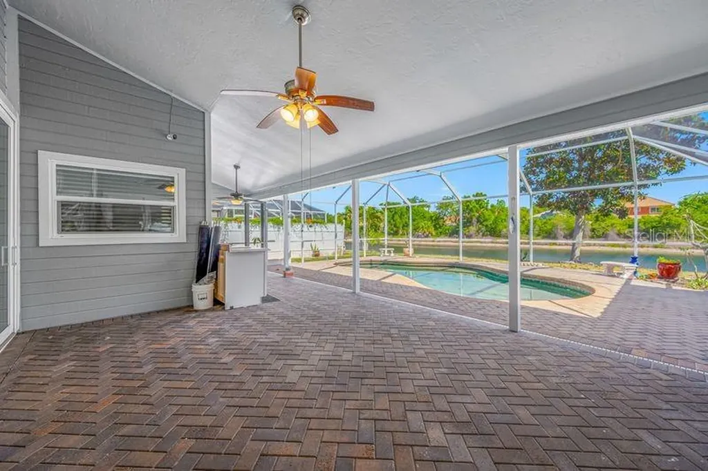 5321 Gardens Drive Sarasota FL 34243