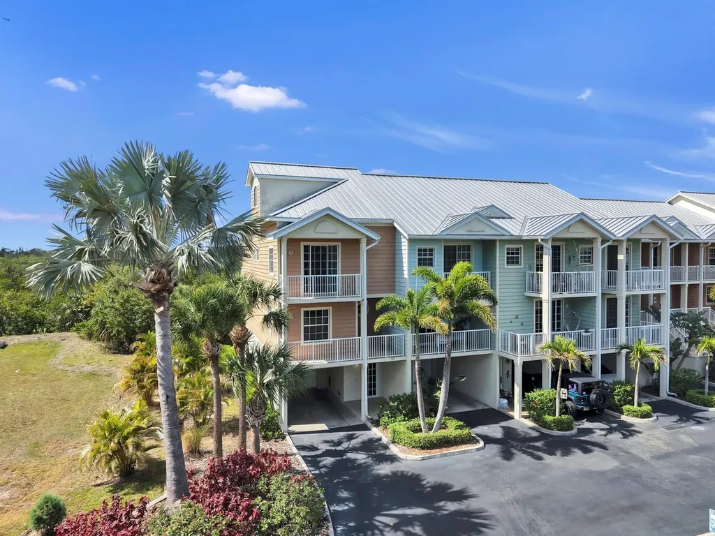 3202 Mangrove Point Drive Ruskin FL 33570