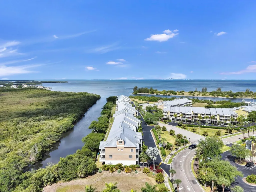 3202 Mangrove Point Drive Ruskin FL 33570