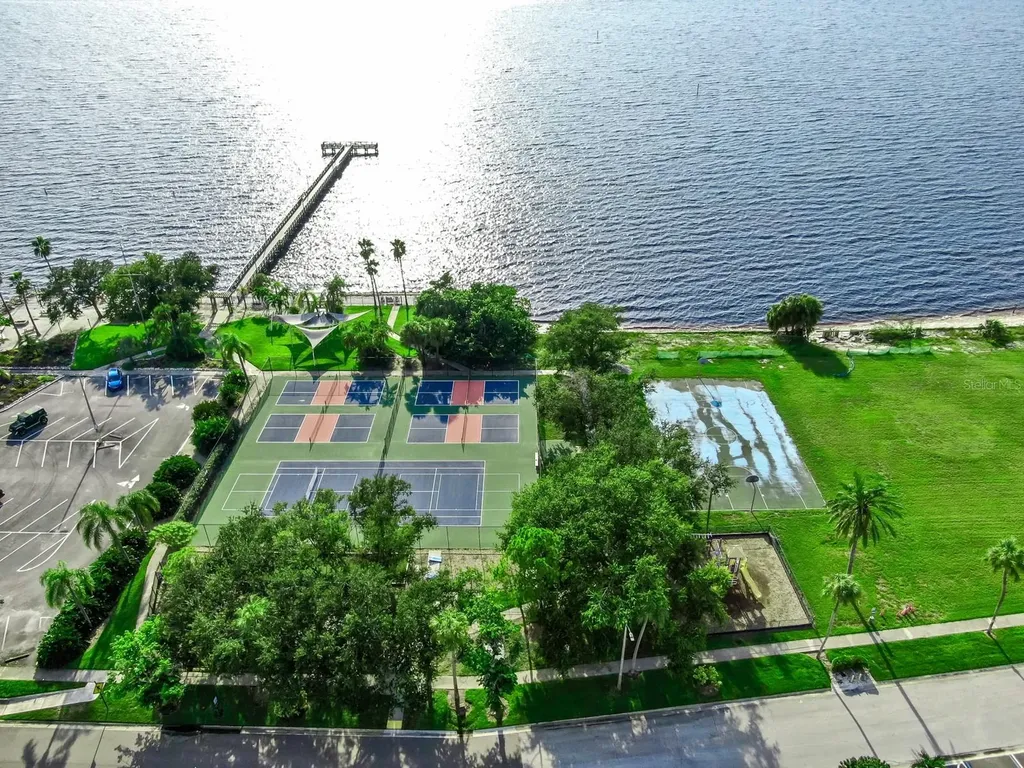 3202 Mangrove Point Drive Ruskin FL 33570