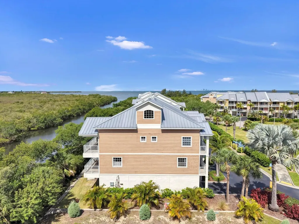 3202 Mangrove Point Drive Ruskin FL 33570