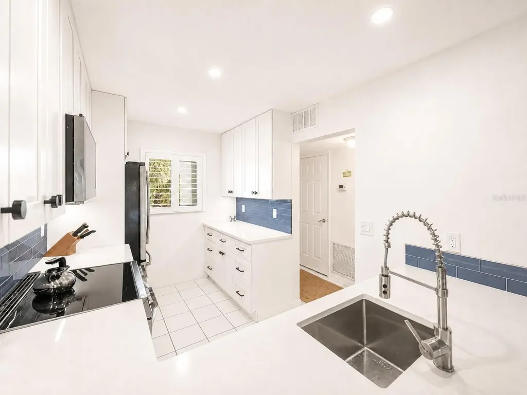 6236 Midnight Pass Road Sarasota FL 34242