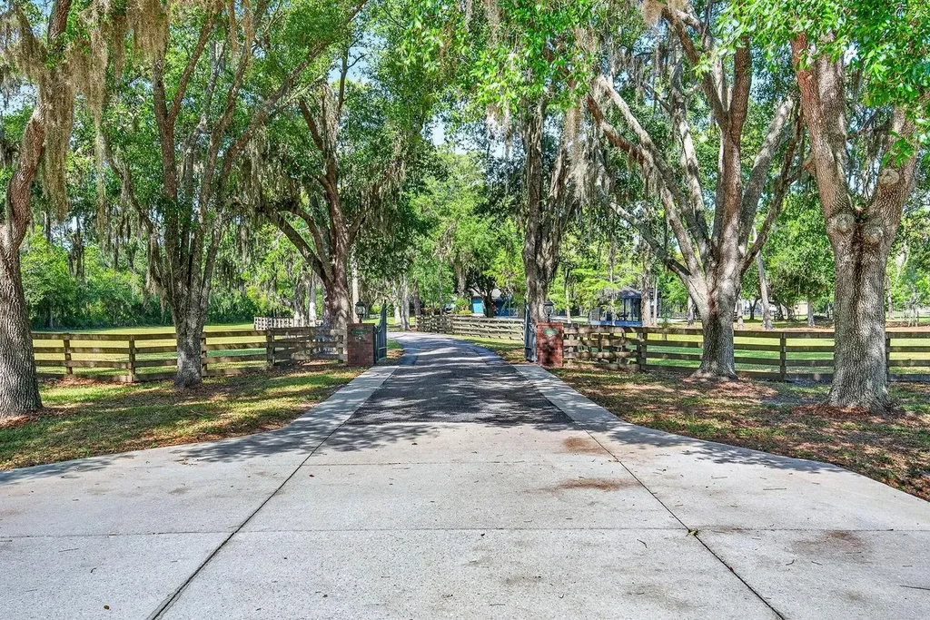 140 Cowpen Lane Sarasota FL 34240