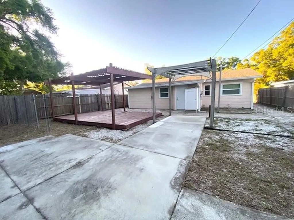 4665 Yarmouth Avenue S St Petersburg FL 33711