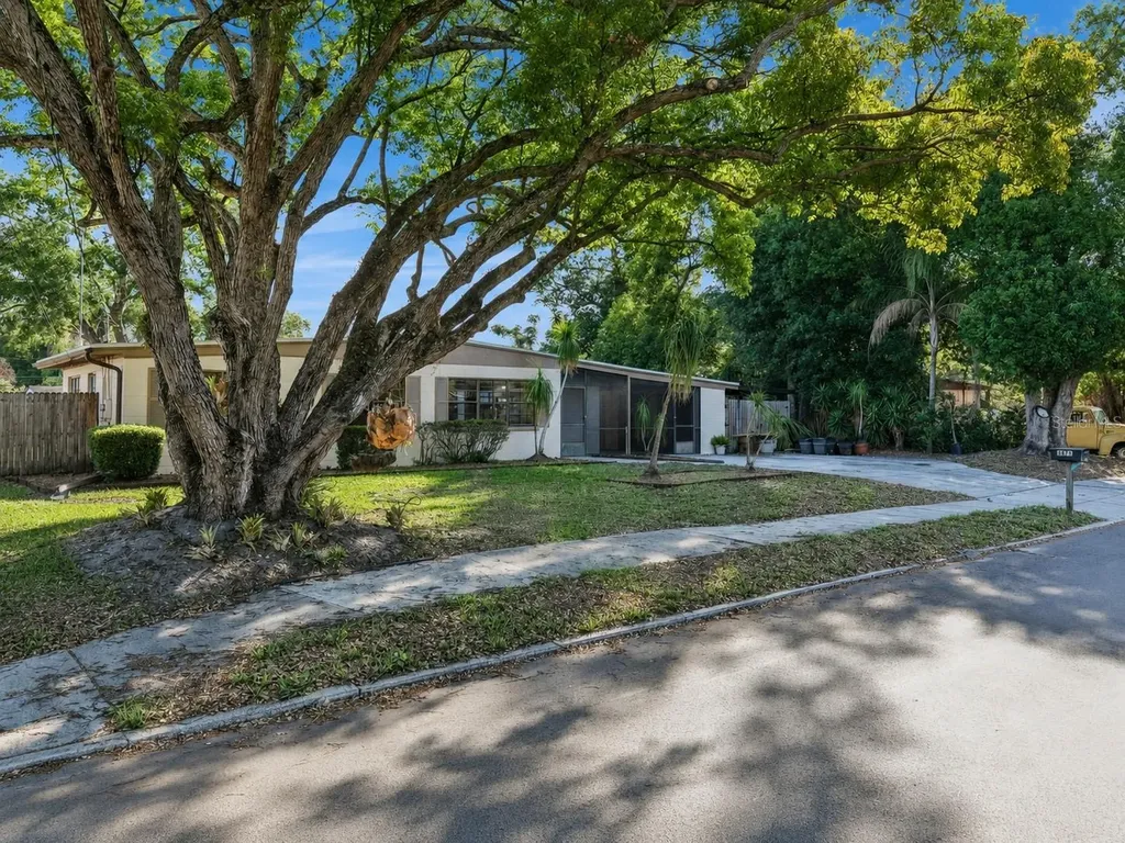5873 Camellia Drive Orlando FL 32807