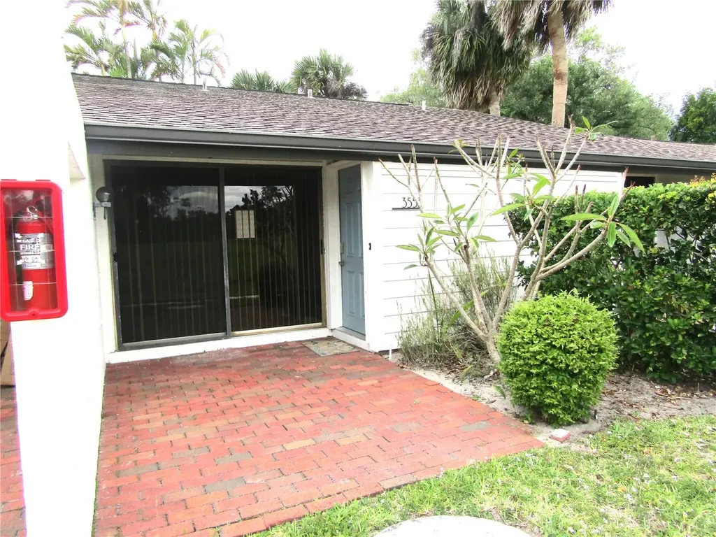 3553 Longmeadow Sarasota FL 34235