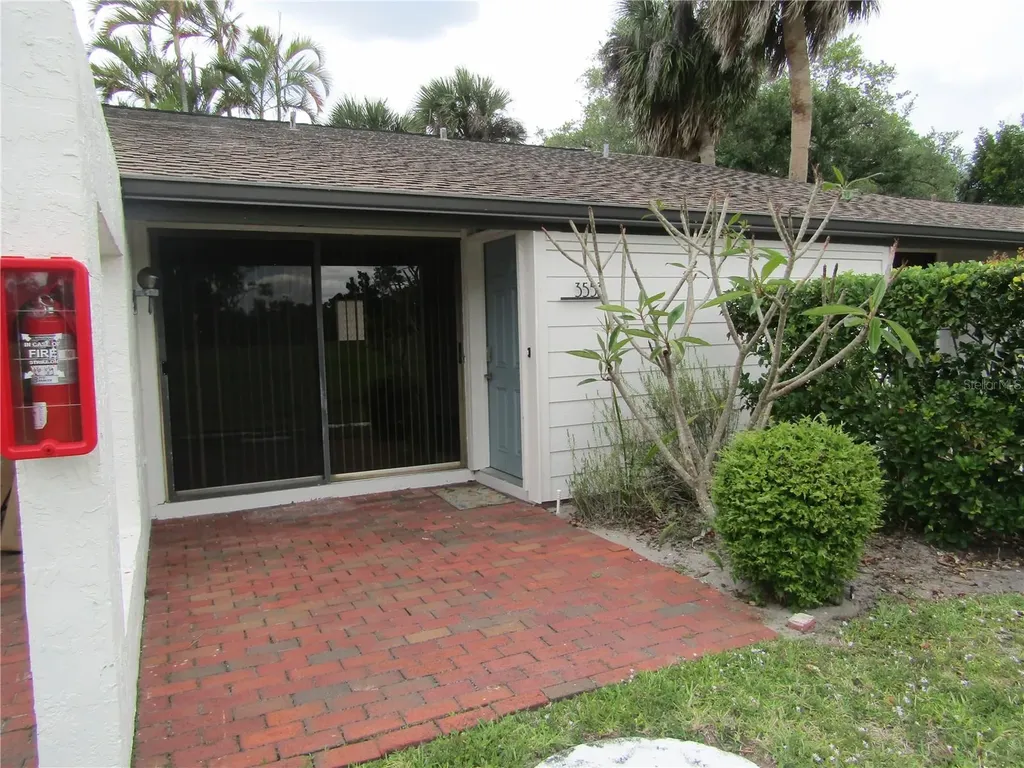 3553 Longmeadow Sarasota FL 34235