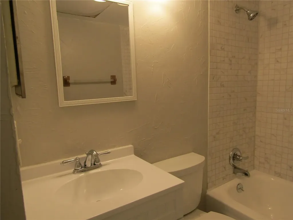 3553 Longmeadow Sarasota FL 34235