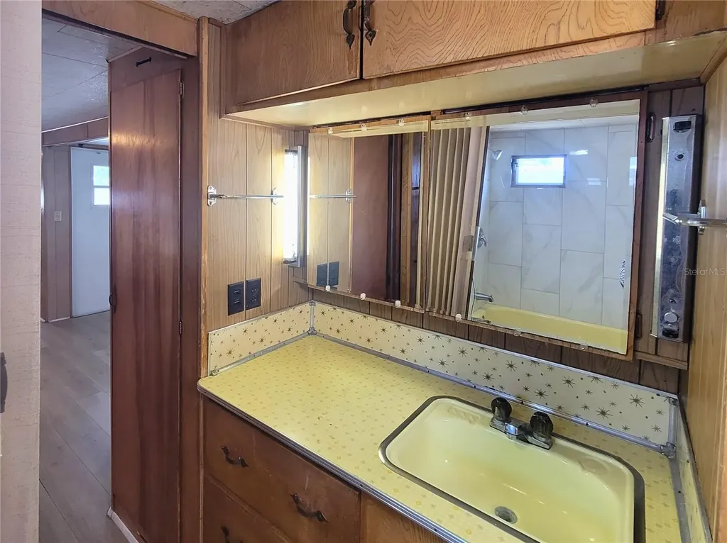 522 49th Avenue W Bradenton FL 34207