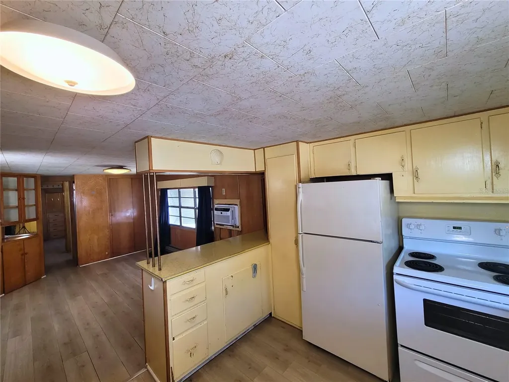 522 49th Avenue W Bradenton FL 34207