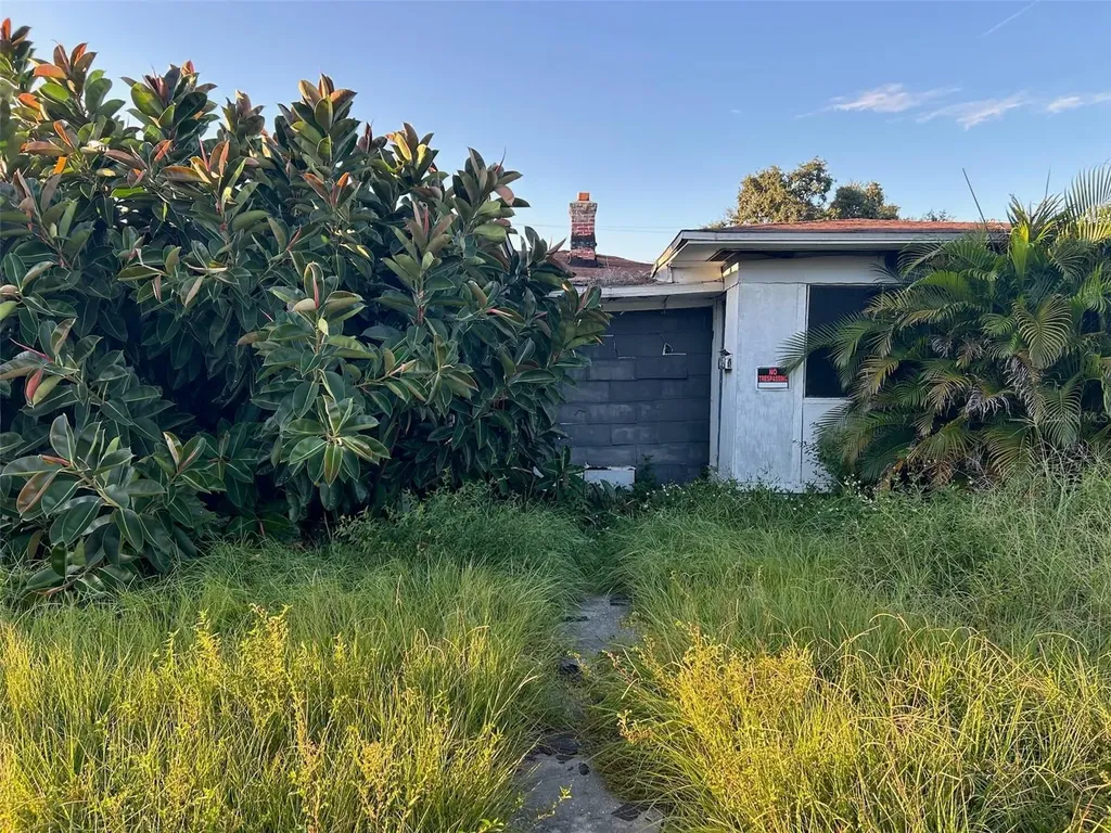 877 22nd Avenue S St Petersburg FL 33705