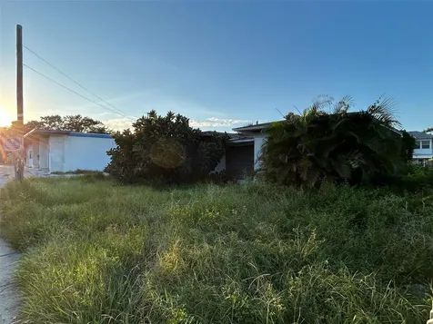 877 22nd Avenue S St Petersburg FL 33705