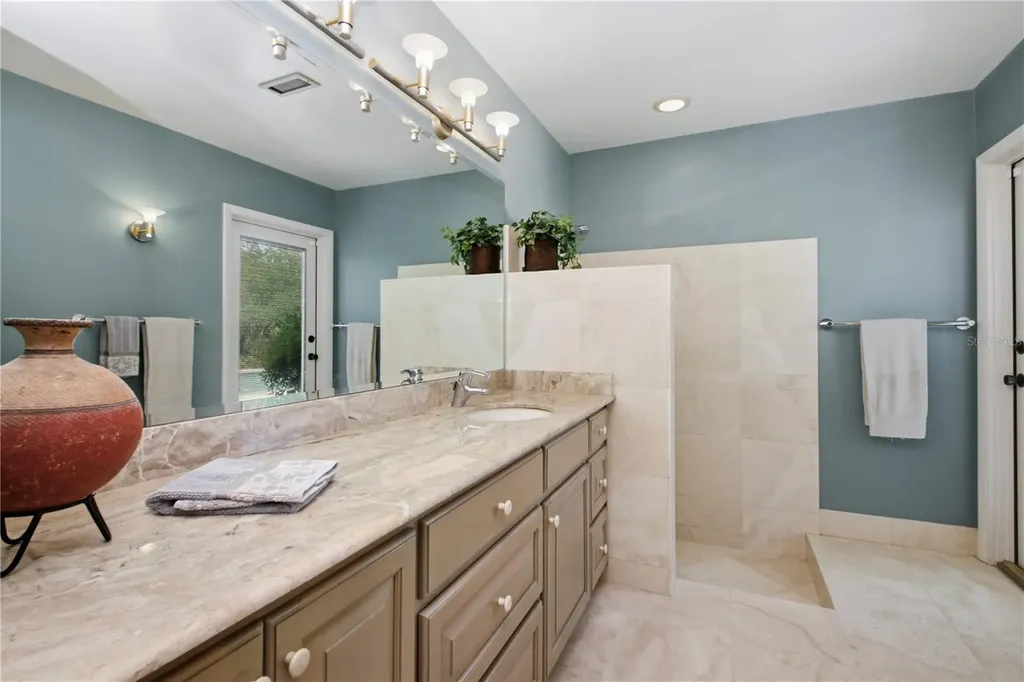 2019 Siesta Lane Orlando FL 32804