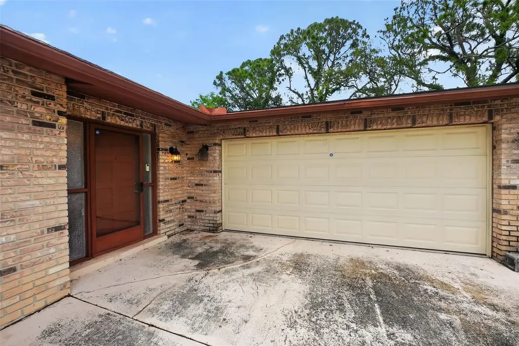 1660 E Shangri La Drive Daytona Beach FL 32119