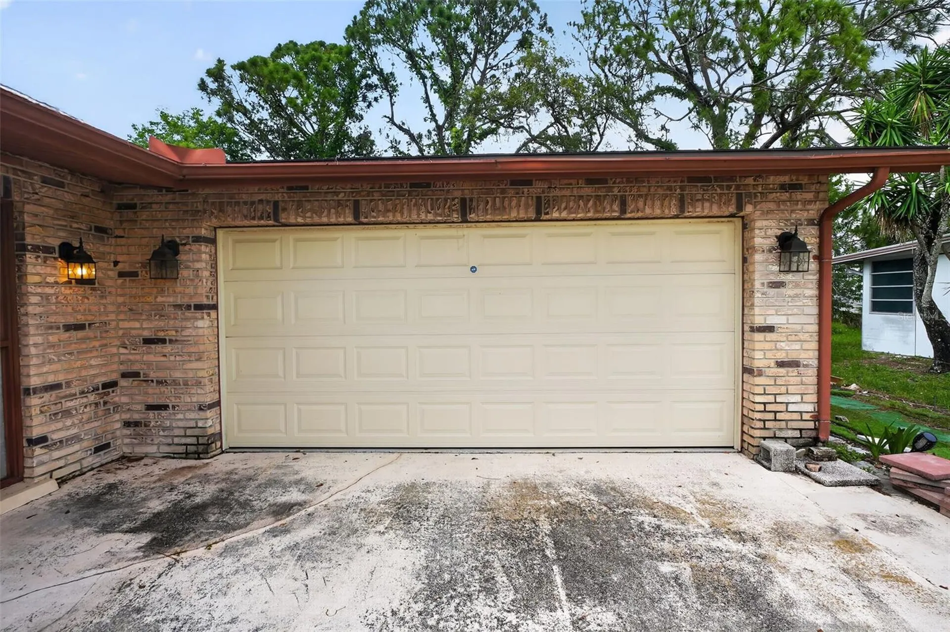 1660 E Shangri La Drive Daytona Beach FL 32119