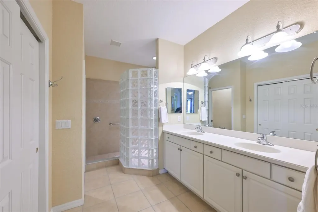 1330 Emerald Dunes Drive Sun City Center FL 33573