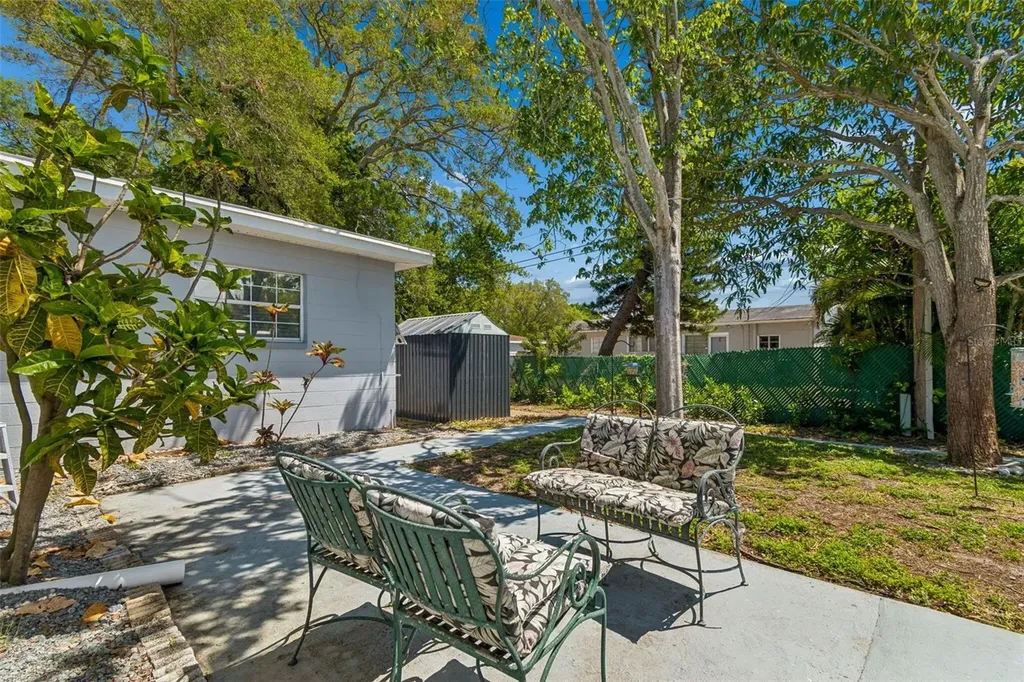 4526 Yardley Avenue N St Petersburg FL 33713