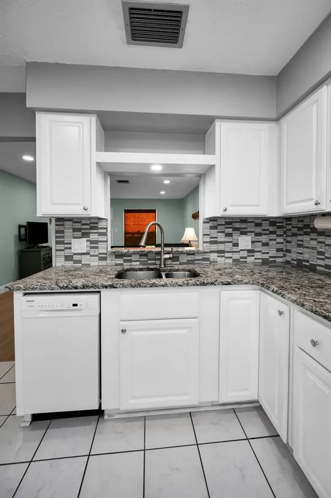 859 Oxford Court Dunedin FL 34698