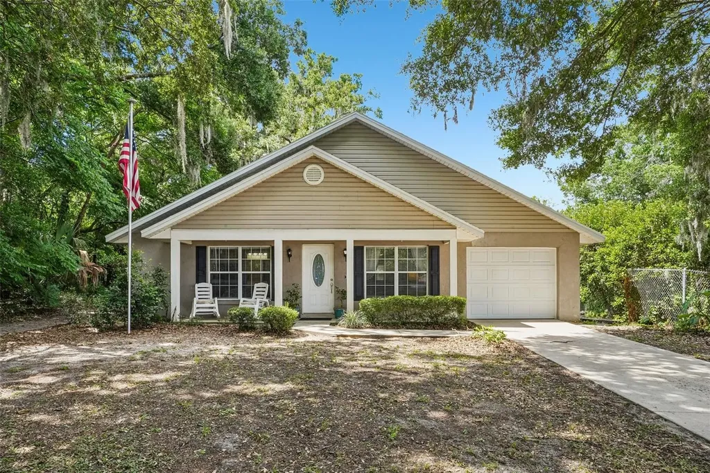 1274 N Palmetto Circle Eustis FL 32726