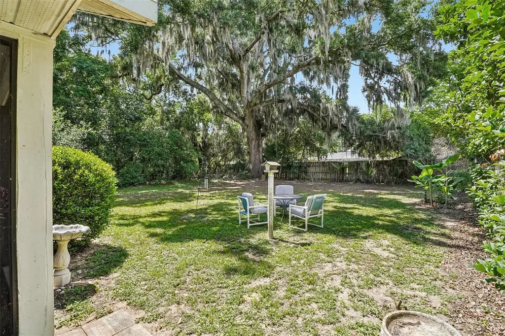 1274 N Palmetto Circle Eustis FL 32726