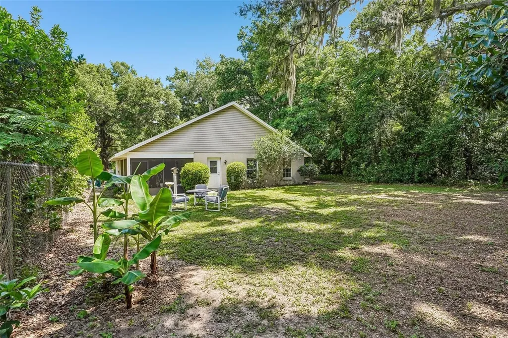 1274 N Palmetto Circle Eustis FL 32726