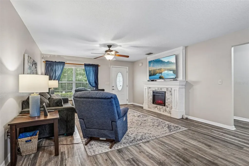 1274 N Palmetto Circle Eustis FL 32726