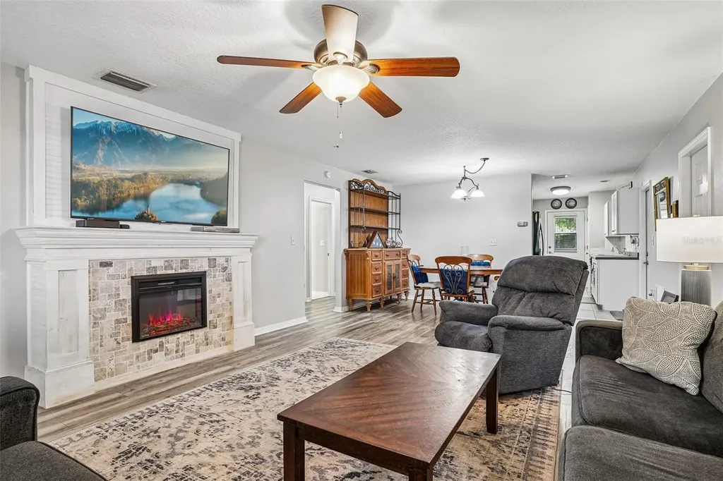 1274 N Palmetto Circle Eustis FL 32726