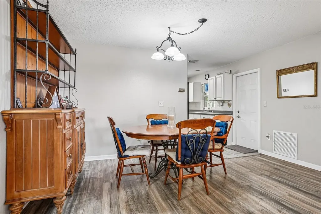 1274 N Palmetto Circle Eustis FL 32726