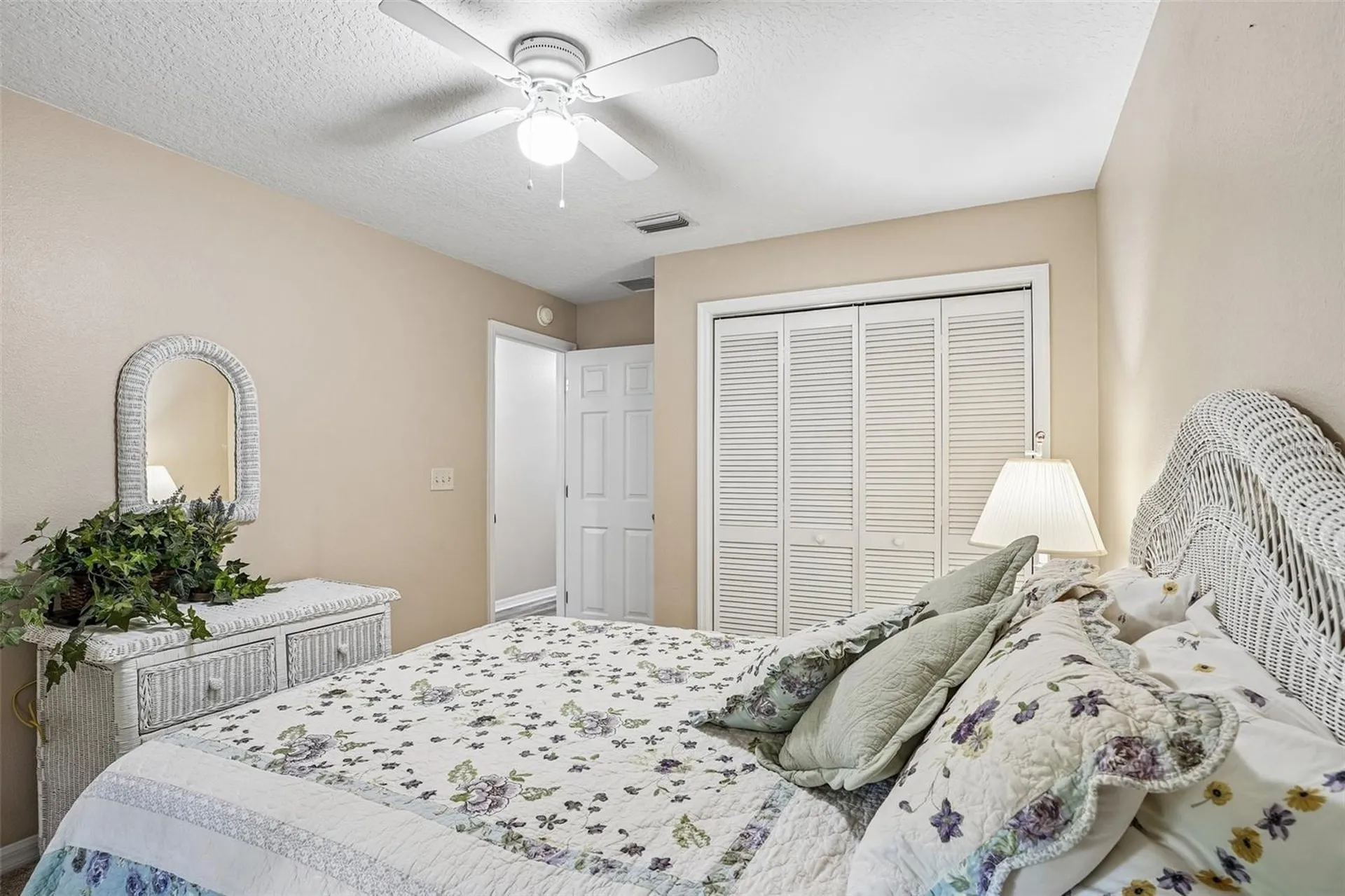 1274 N Palmetto Circle Eustis FL 32726