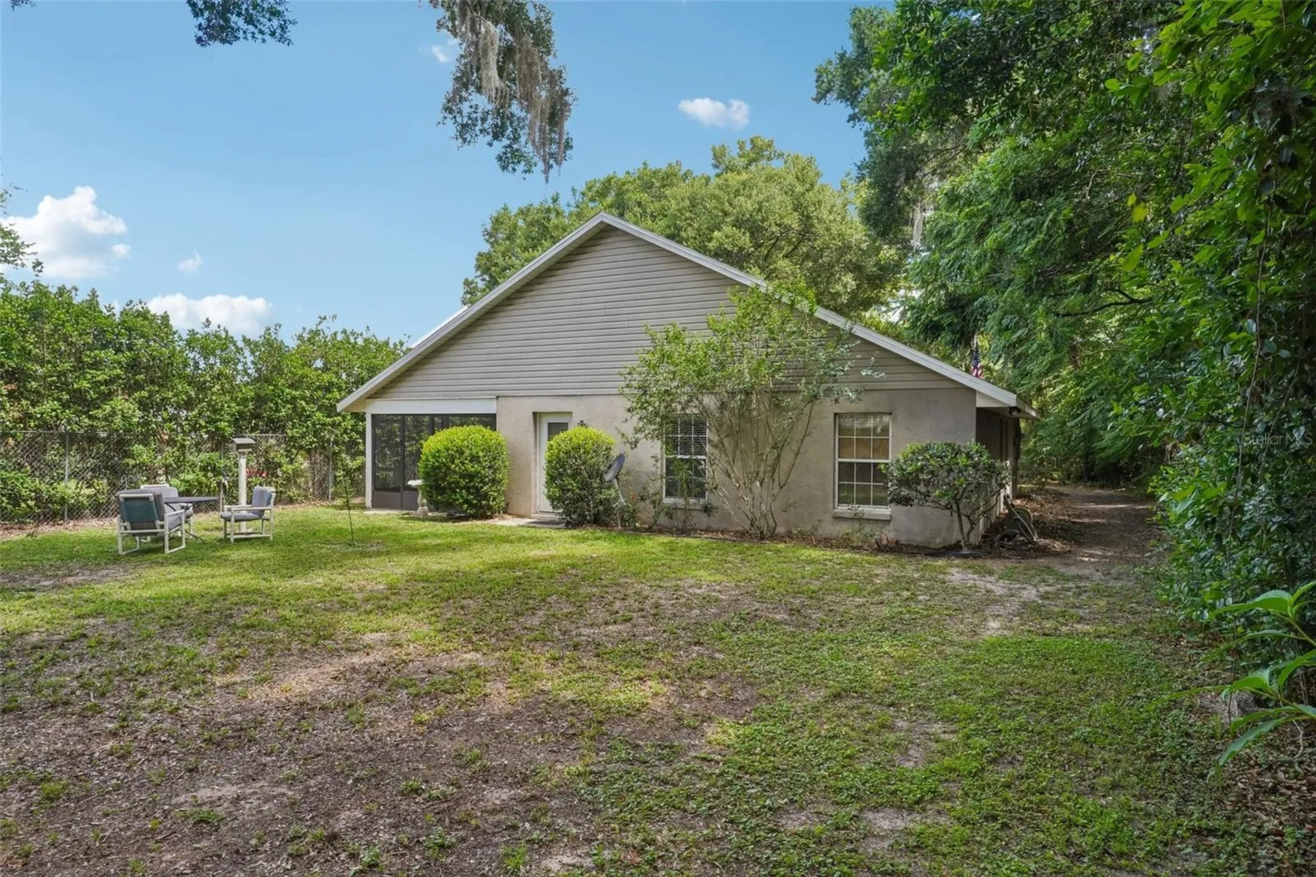 1274 N Palmetto Circle Eustis FL 32726