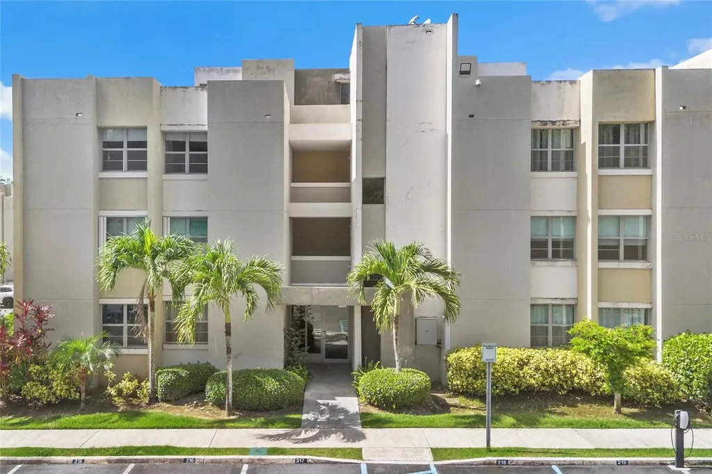 6185 Piedras Blancas Guaynabo PR 00971