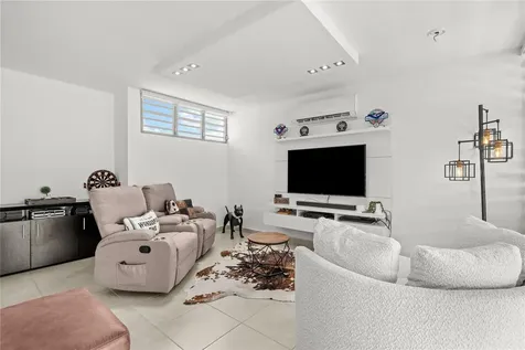 6185 Piedras Blancas Guaynabo PR 00971