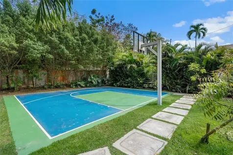 6185 Piedras Blancas Guaynabo PR 00971
