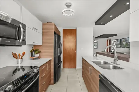 6185 Piedras Blancas Guaynabo PR 00971