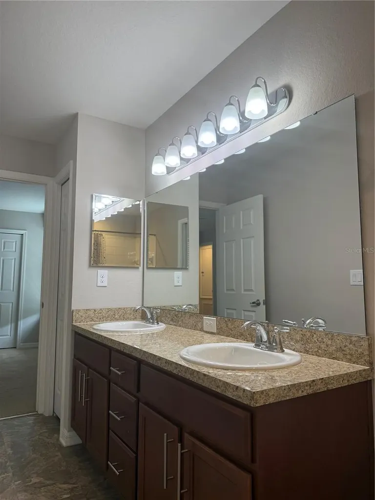 4656 Vignette Sarasota FL 34240