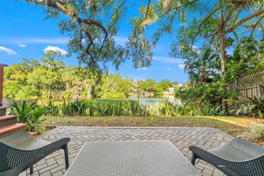1502 E Park Circle Tampa FL 33610