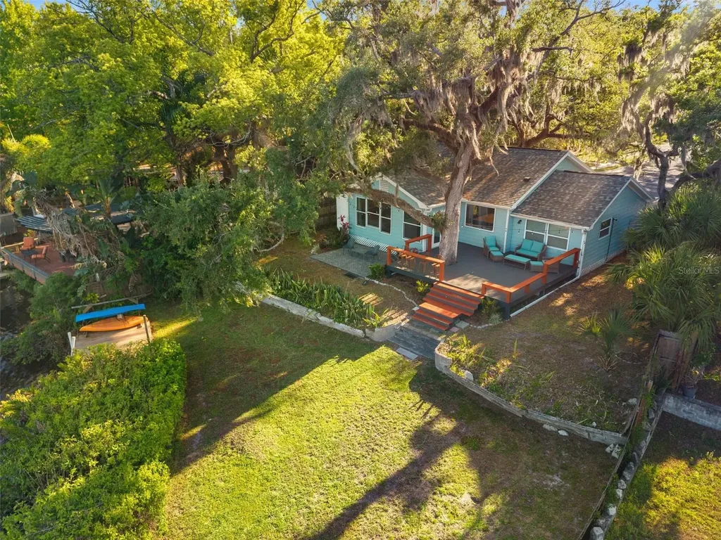 1502 E Park Circle Tampa FL 33610