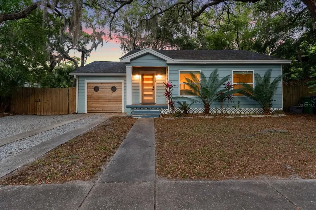 1502 E Park Circle Tampa FL 33610