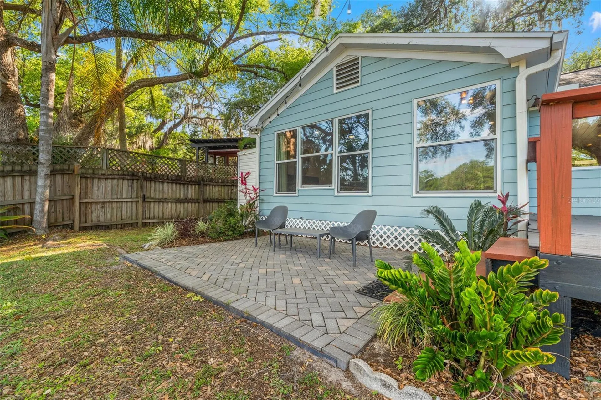 1502 E Park Circle Tampa FL 33610